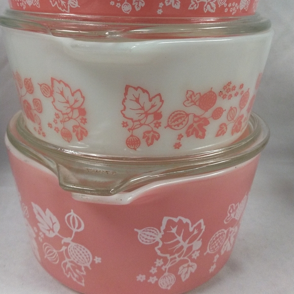 Mid-century Pyrex Pink Gooseberry Casserole Bowls - Picture 2 of 9